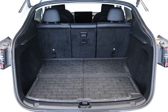 Tesla Model Y 19 of 20