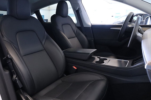 Tesla Model Y 17 of 20