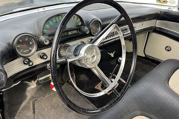 Ford Thunderbird 27 of 30
