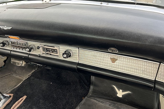 Ford Thunderbird 23 of 30
