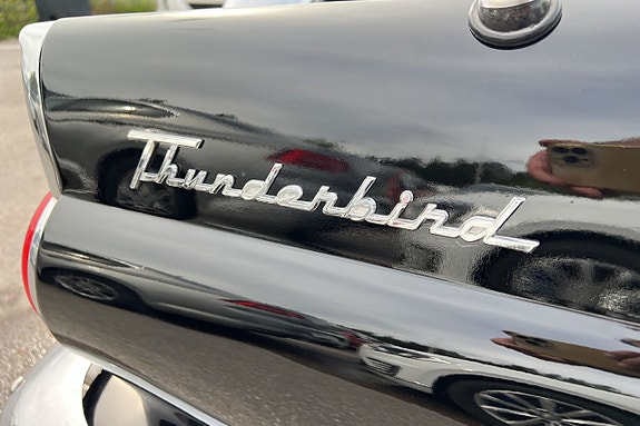 Ford Thunderbird 16 of 30