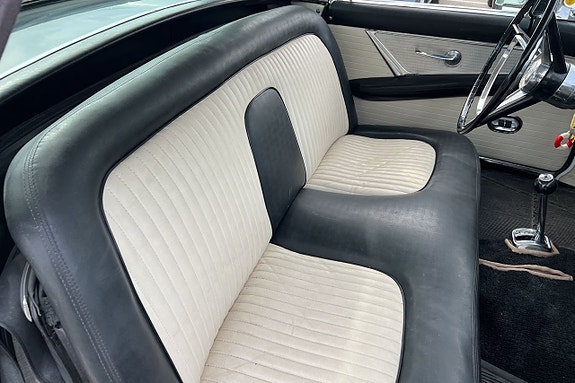 Ford Thunderbird 21 of 30