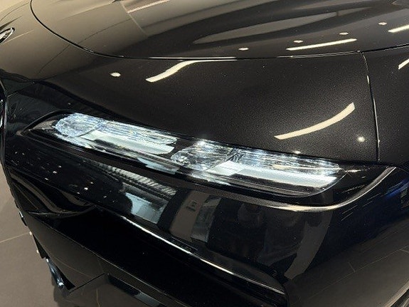 BMW i7 4 of 5