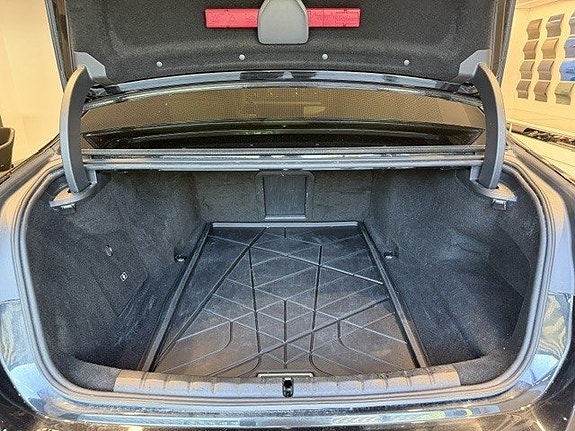 BMW i7 5 of 5