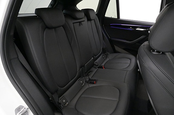 BMW X1 20 of 27
