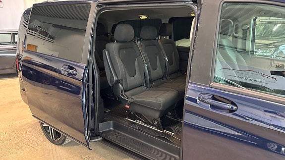 Mercedes-Benz V250 8 of 14