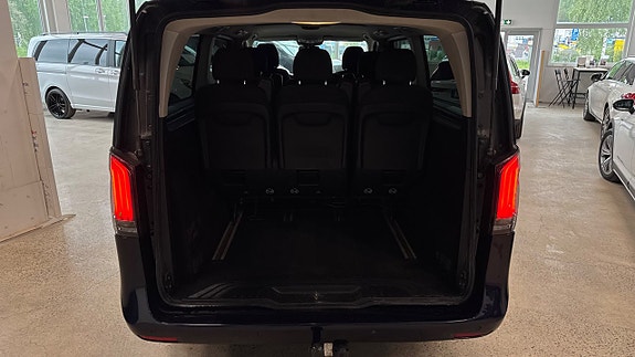 Mercedes-Benz V250 3 of 5