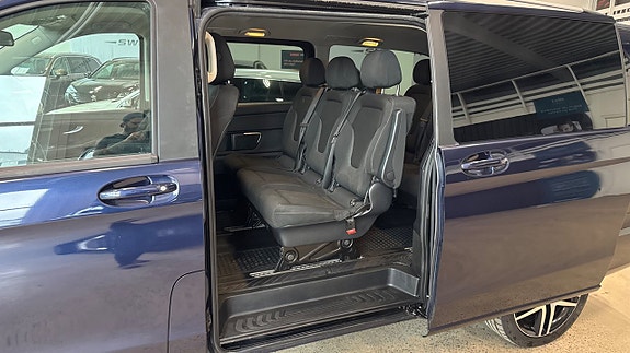 Mercedes-Benz V250 6 of 14