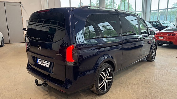 Mercedes-Benz V250 2 of 5