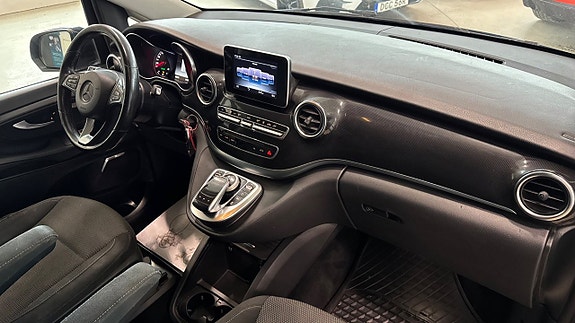 Mercedes-Benz V250 14 of 14