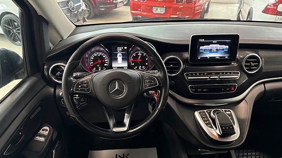 Mercedes-Benz V250 12 of 14