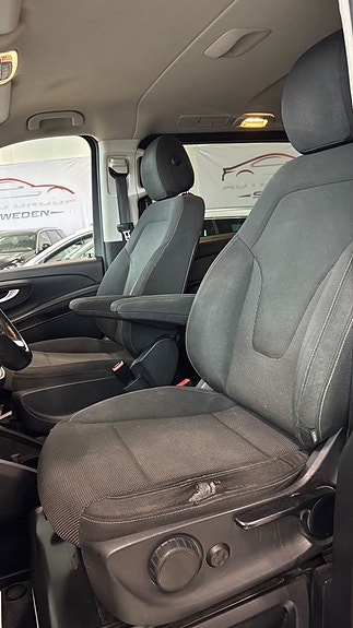 Mercedes-Benz V250 11 of 14