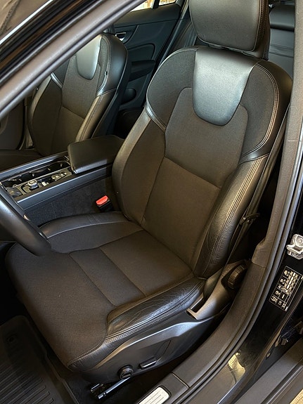 Volvo V60 Cross Country 18 of 30