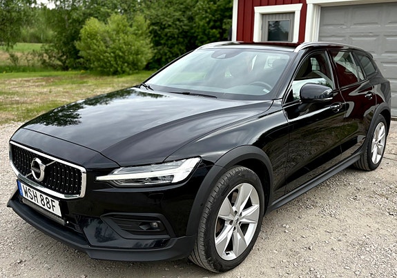 Volvo V60 Cross Country 7 of 30