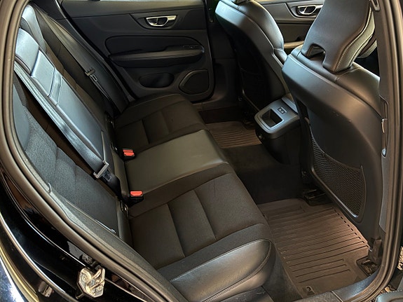 Volvo V60 Cross Country 27 of 30