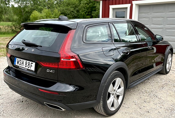 Volvo V60 Cross Country 9 of 30