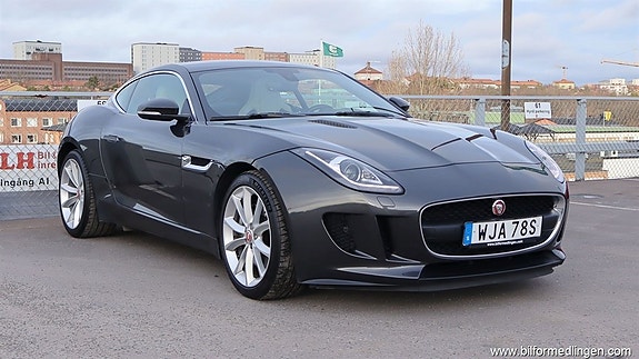 Jaguar F-TYPE 2 of 5