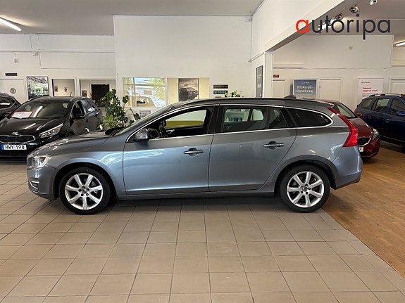 Volvo V60 2 of 5