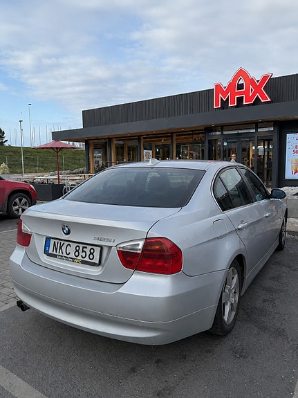 BMW 325i 2 of 5