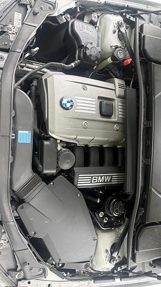 BMW 325i 3 of 5