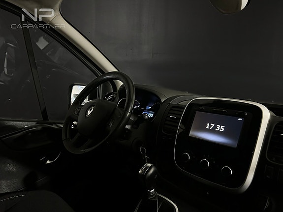 Renault Trafic 12 of 22