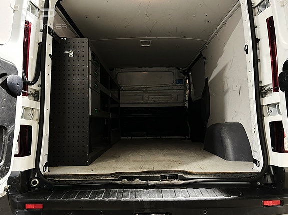 Renault Trafic 9 of 22