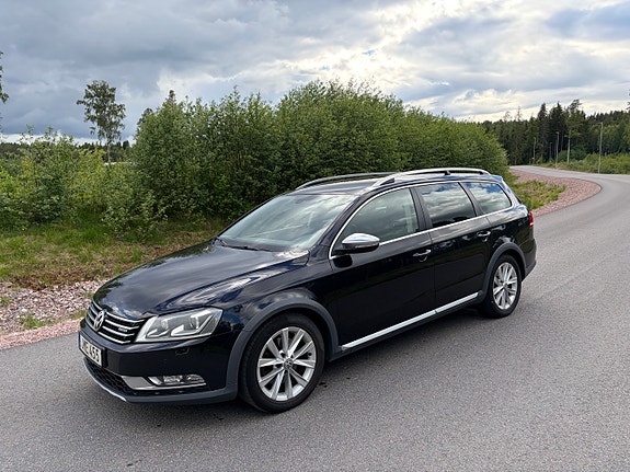 Volkswagen Passat Alltrack 3 of 5