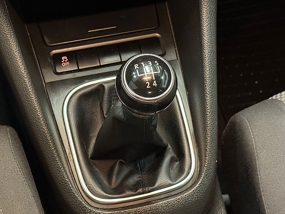 Volkswagen Golf VI 12 of 24