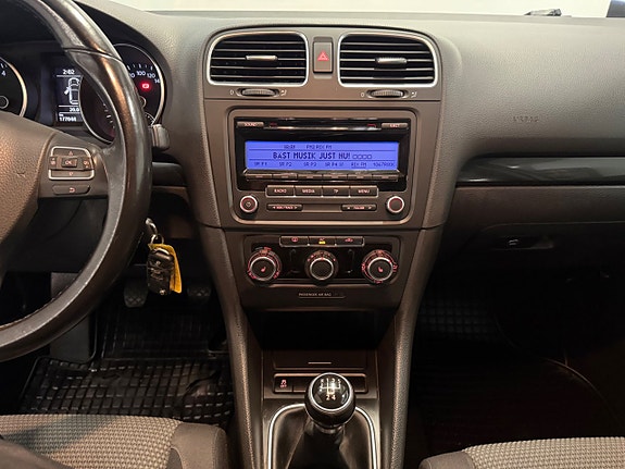 Volkswagen Golf VI 16 of 24