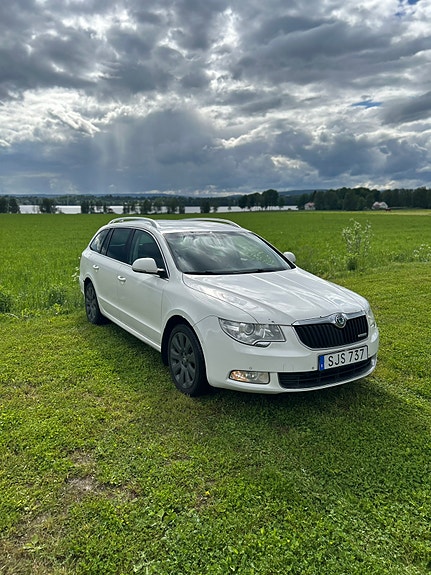 Skoda Superb 2 of 5