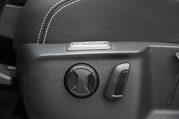 Volkswagen Passat 21 of 28