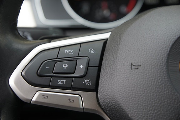 Volkswagen Passat 23 of 28