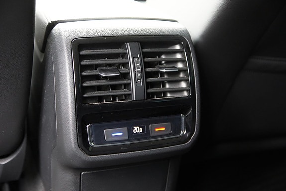 Volkswagen Passat 17 of 28