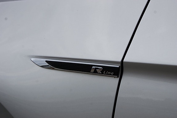 Volkswagen Passat 9 of 28