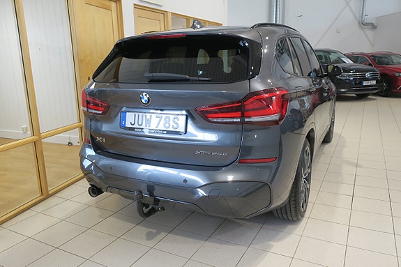 BMW X1 4 of 5