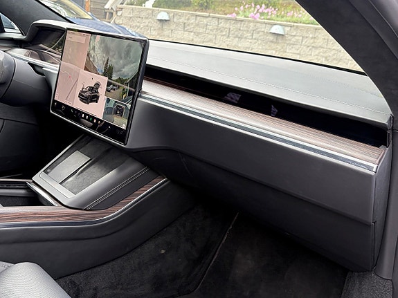 Tesla Model S 13 of 19