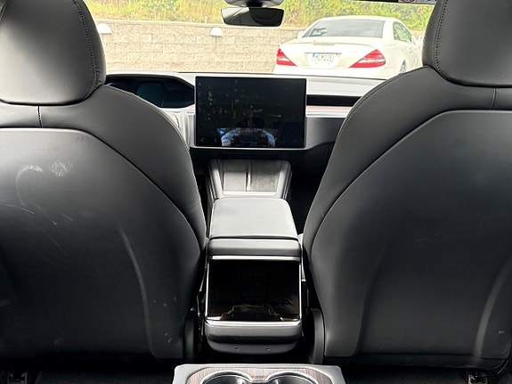Tesla Model S 17 of 19