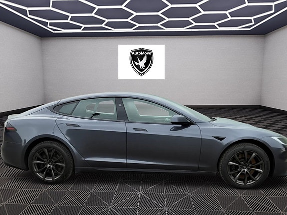 Tesla Model S 4 of 5