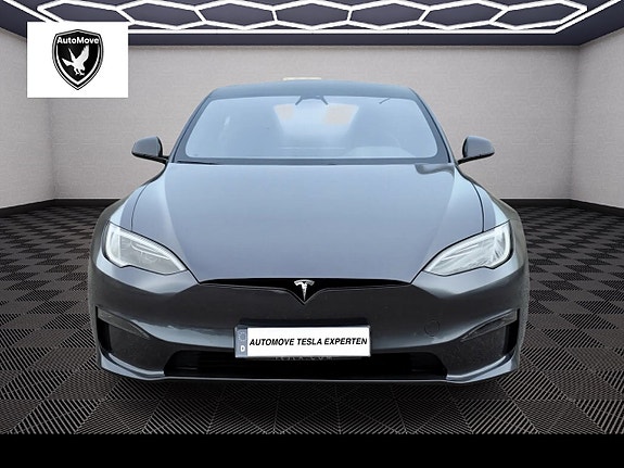 Tesla Model S 2 of 5
