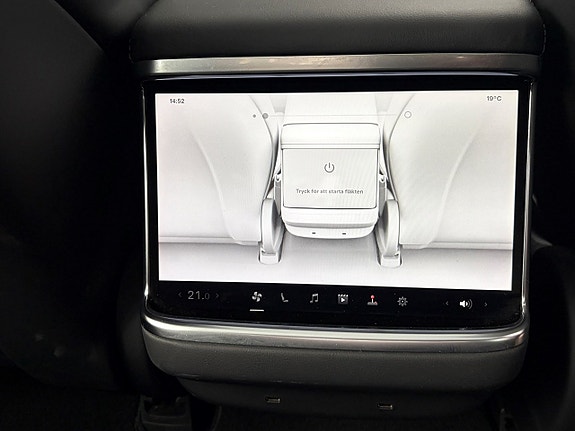 Tesla Model S 15 of 19
