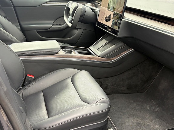 Tesla Model S 12 of 19