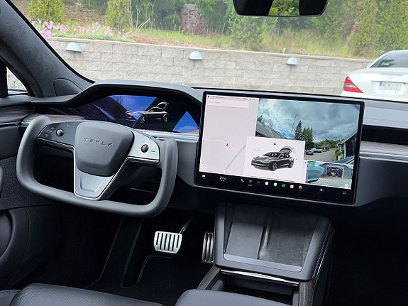 Tesla Model S 14 of 19