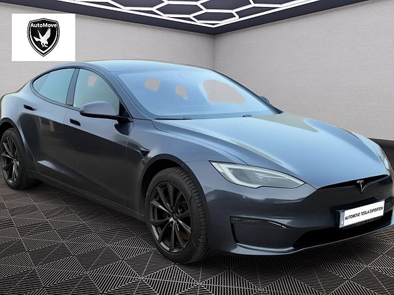 Tesla Model S 3 of 5