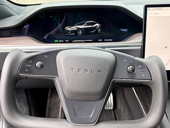 Tesla Model S 10 of 19