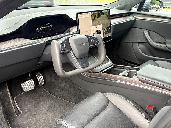 Tesla Model S 11 of 19