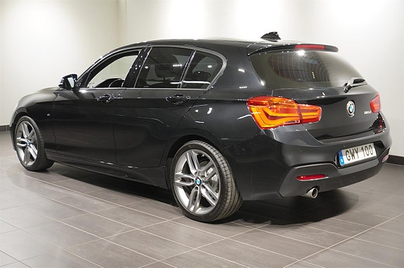 BMW 118d 4 of 5