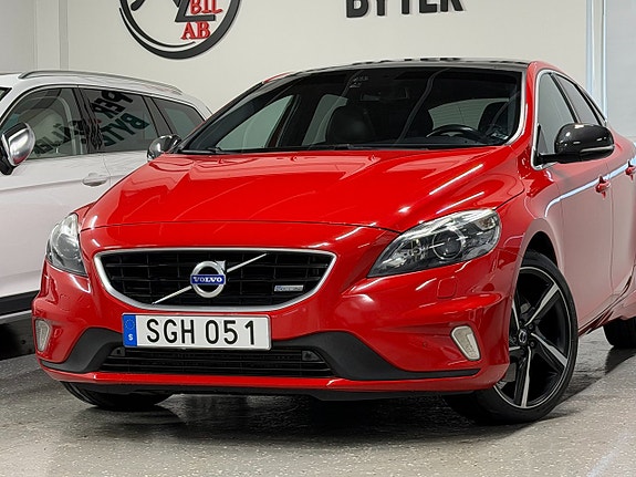 Volvo V40 2 of 27