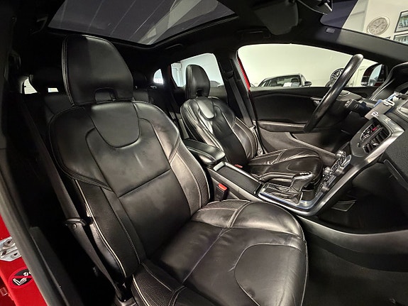 Volvo V40 25 of 27