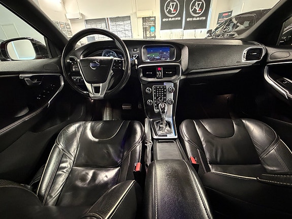 Volvo V40 11 of 27