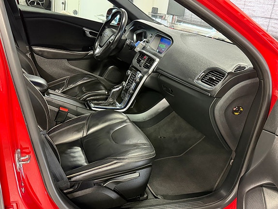 Volvo V40 24 of 27